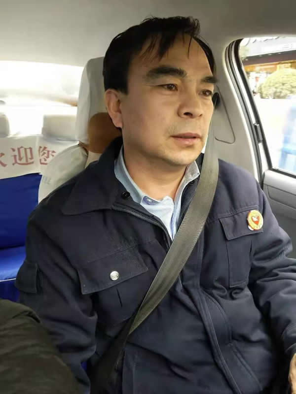 【拾金不昧】為隴運集團潤祥出租車公司駕駛員“王劉德”點贊??！