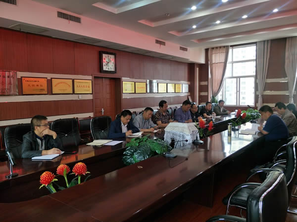 隴運(yùn)集團(tuán)公司召開“不忘初心、牢記使命”主題教育讀書班暨理論學(xué)習(xí)中心組第一次集中學(xué)習(xí)會(huì)議