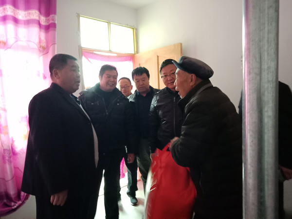 隴運(yùn)集團(tuán)公司開展“解難題、辦實事、送溫暖”主題黨日活動