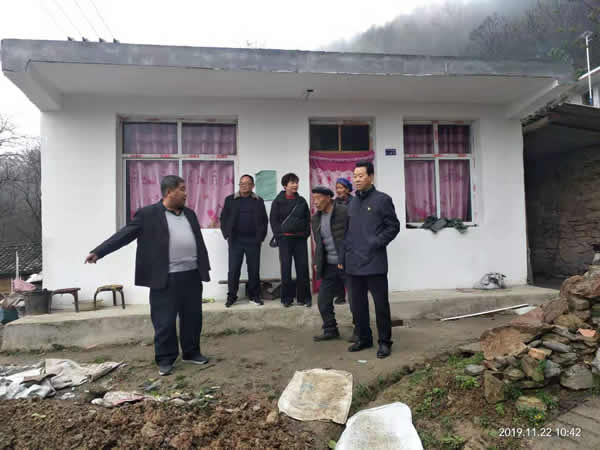 隴運(yùn)集團(tuán)公司開展“解難題、辦實事、送溫暖”主題黨日活動