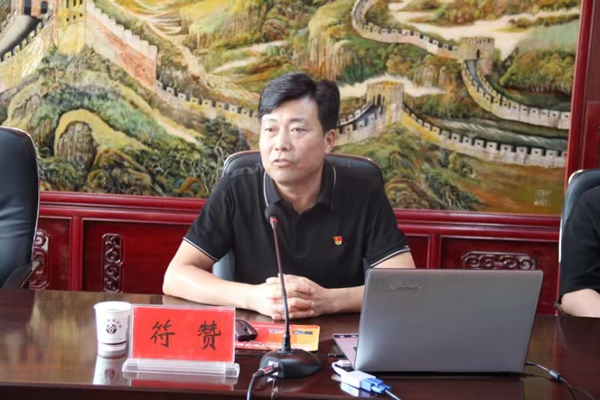 市政府國(guó)資委黨委委員、副主任符贊到隴運(yùn)集團(tuán)公司開(kāi)展講授 黨紀(jì)學(xué)習(xí)教育專題 黨課暨“七一”慰問(wèn)活動(dòng)