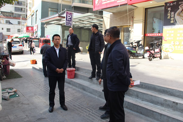 聚焦民生辦實(shí)事 優(yōu)化公交惠民生——隴運(yùn)集團(tuán)黨委書記、董事長(zhǎng)馬明喜調(diào)研新開通公交線路